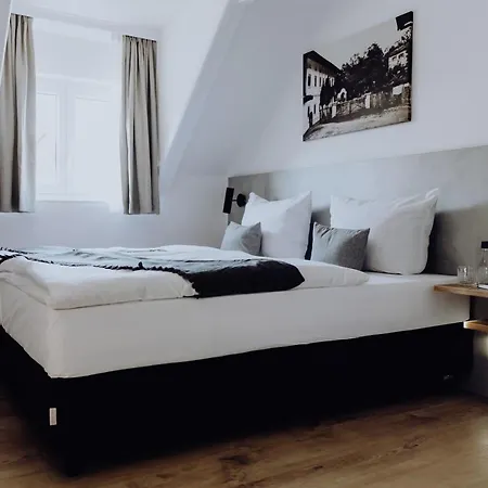 Stein Hotel *